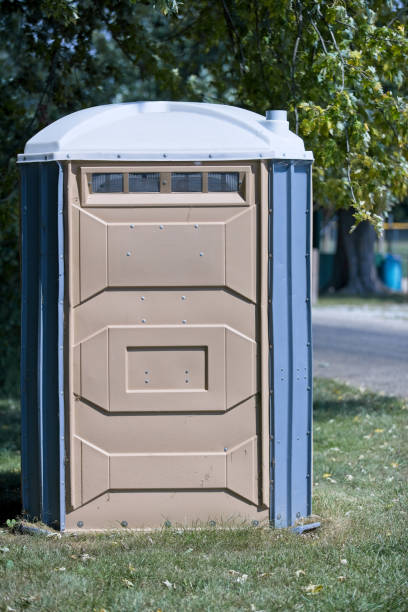 Best Portable restroom trailer rental  in Seven Lakes, NC